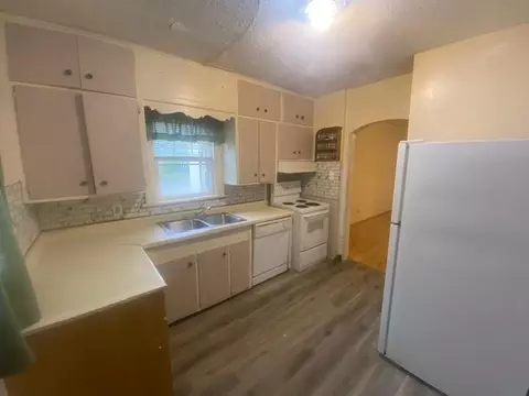 Kitchen - 506 7th Ave S, Saint Cloud, MN 56301 photo 1 of 2