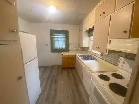 Kitchen - 506 7th Ave S, Saint Cloud, MN 56301 photo 2 of 2
