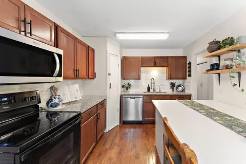 Kitchen - 4513 Scott Trl, Eagan, MN 55122 photo 4 of 6