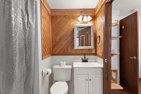Bath - 4513 Scott Trl, Eagan, MN 55122 photo 2 of 2
