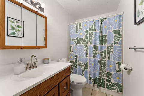 Bath - 4513 Scott Trl, Eagan, MN 55122 photo 1 of 2