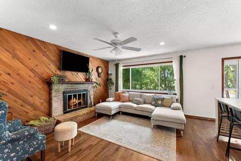 4513 Scott Trl, Eagan, MN 55122