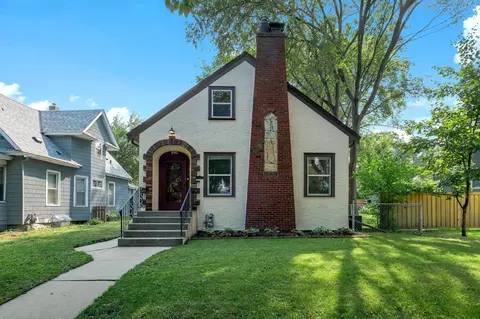 890 22nd Ave SE, Minneapolis, MN 55414