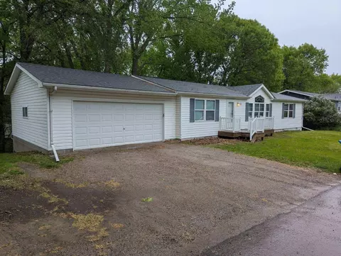 2207 Robin Ln, Buffalo, MN 55313