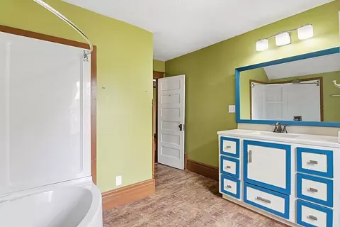 Bath - 620 7th Ave N, Saint Cloud, MN 56303 photo 2 of 2