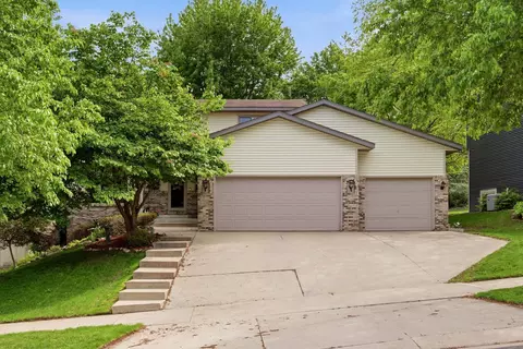 2112 Parkwood Hills Dr NE, Rochester, MN 55906