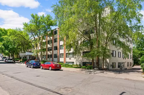 2700 44th St W #113, Minneapolis, MN 55410