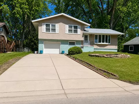 787 Berwood Ave, Vadnais Heights, MN 55127