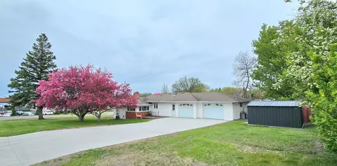 420 James St, Detroit Lakes, MN 56501