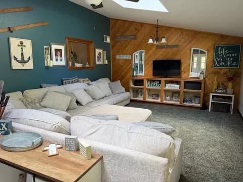44011 W Paul Lake Dr, Perham, MN 56573