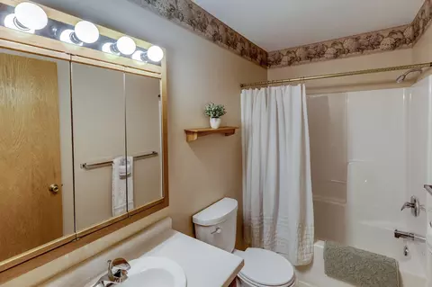 Bath - 11700 Forestview Dr, Baxter, MN 56425 photo 2 of 2