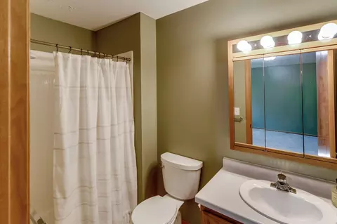 Bath - 11700 Forestview Dr, Baxter, MN 56425 photo 1 of 2