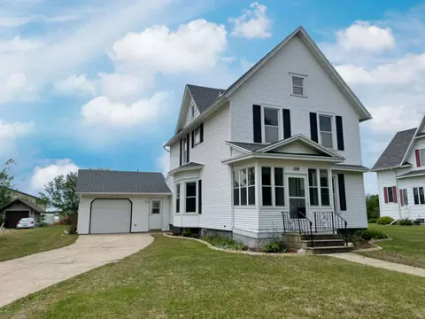 109 White St N, Comfrey, MN 56019