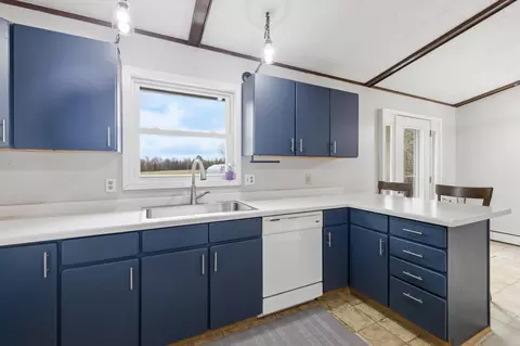 Kitchen - 11128 Johnson Rd, Chisholm, MN 55719 photo 1 of 3