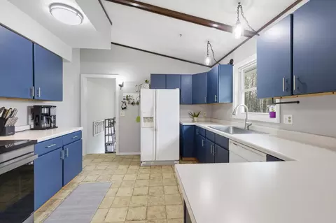 Kitchen - 11128 Johnson Rd, Chisholm, MN 55719 photo 2 of 3