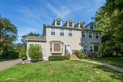 287 Lexington Pkwy S, Saint Paul, MN 55105