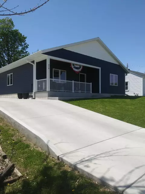 916 E Main St, Caledonia, MN 55921
