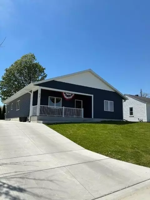 916 E Main St, Caledonia, MN 55921