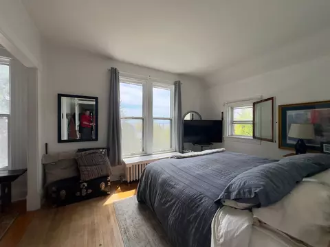Bedroom - 27 S 21st Ave E, Duluth, MN 55812 photo 2 of 5