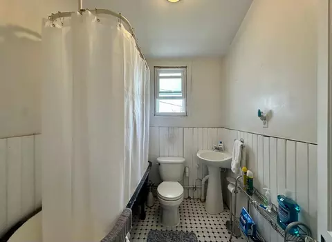 Bath - 27 S 21st Ave E, Duluth, MN 55812 photo 1 of 1