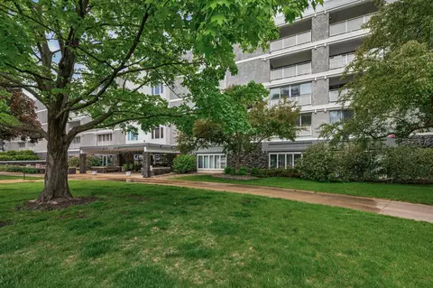 6450 York Ave S #414, Edina, MN 55435