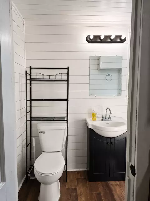 Bath - 1310 Oak St, Brainerd, MN 56401 photo 1 of 3