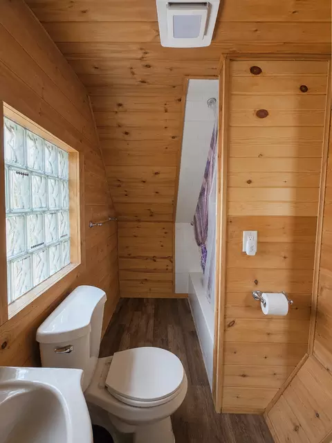 Bath - 1310 Oak St, Brainerd, MN 56401 photo 3 of 3