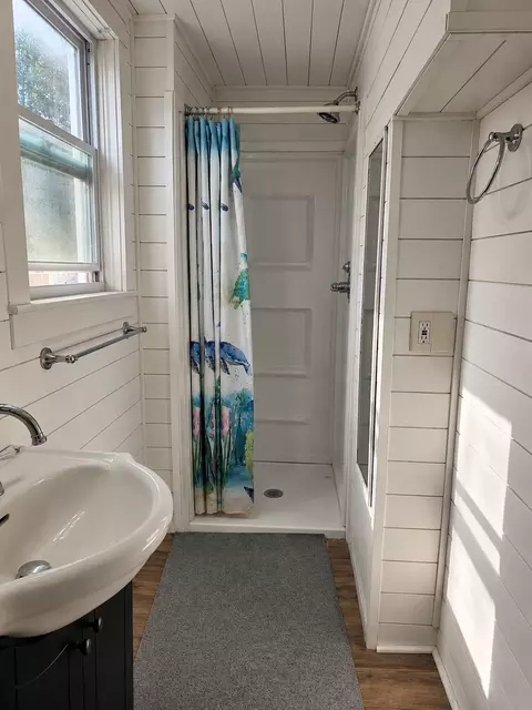 Bath - 1310 Oak St, Brainerd, MN 56401 photo 2 of 3