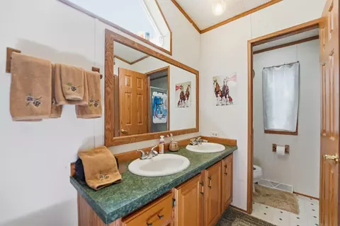 Bath - 17596 Lake St E, Osakis, MN 56360 photo 1 of 3