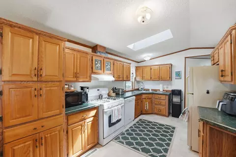 Kitchen - 17596 Lake St E, Osakis, MN 56360 photo 1 of 2