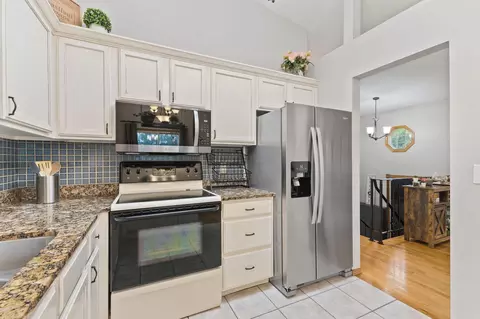 Kitchen - 18120 Covington Path, Minnetonka, MN 55345 photo 3 of 4