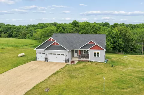 140 Hill Crest Ct, Glenwood City, WI 54013