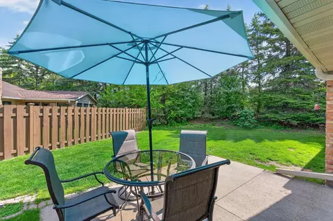 9601 Lonsdale Cir, Hopkins, MN 55305