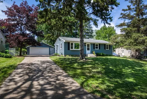 616 Esther Ln, Woodbury, MN 55125