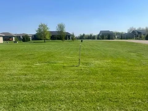 804 13th St SE, East Grand Forks, MN 56721