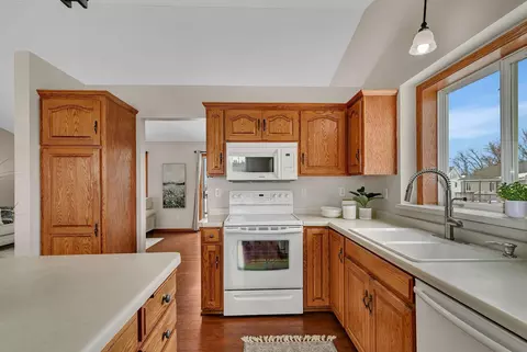 Kitchen - 1540 Timberdoodle Dr, Saint Cloud, MN 56303 photo 4 of 4