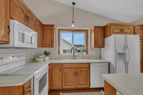 Kitchen - 1540 Timberdoodle Dr, Saint Cloud, MN 56303 photo 3 of 4