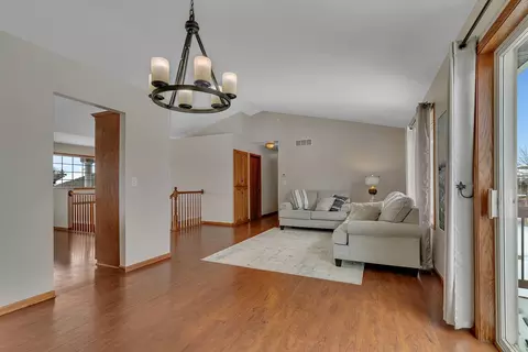 Living - 1540 Timberdoodle Dr, Saint Cloud, MN 56303 photo 2 of 9