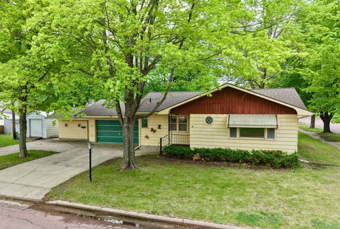 137 2nd St E, Tracy, MN 56175
