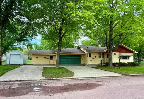Exterior - 137 2nd St E, Tracy, MN 56175 photo 1 of 4