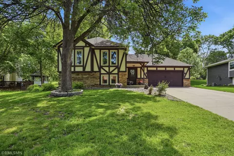 7024 Polaris Ln N, Maple Grove, MN 55311