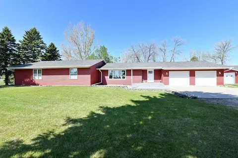 347 4th Ave W, Hunter, ND 58048
