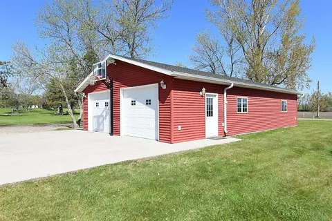 Exterior - 347 4th Ave W, Hunter, ND 58048 photo 7 of 10