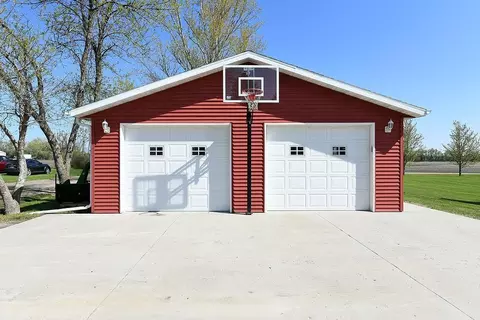 Exterior - 347 4th Ave W, Hunter, ND 58048 photo 6 of 10