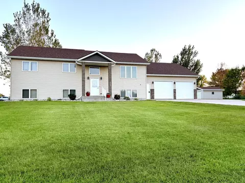 4505 36th Ave N, Fargo, ND 58102