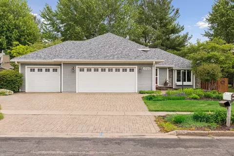 1705 Laurel Ave, Hudson, WI 54016