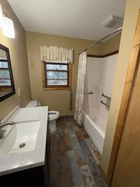 Bath - 37373 Hanson Rd, Bigfork, MN 56628 photo 1 of 8