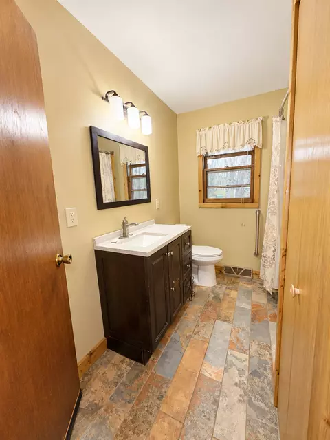 Bath - 37373 Hanson Rd, Bigfork, MN 56628 photo 2 of 8