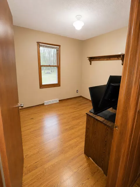 Bedroom - 37373 Hanson Rd, Bigfork, MN 56628 photo 3 of 6