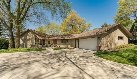 1805 Teton Ln NE, Rochester, MN 55906